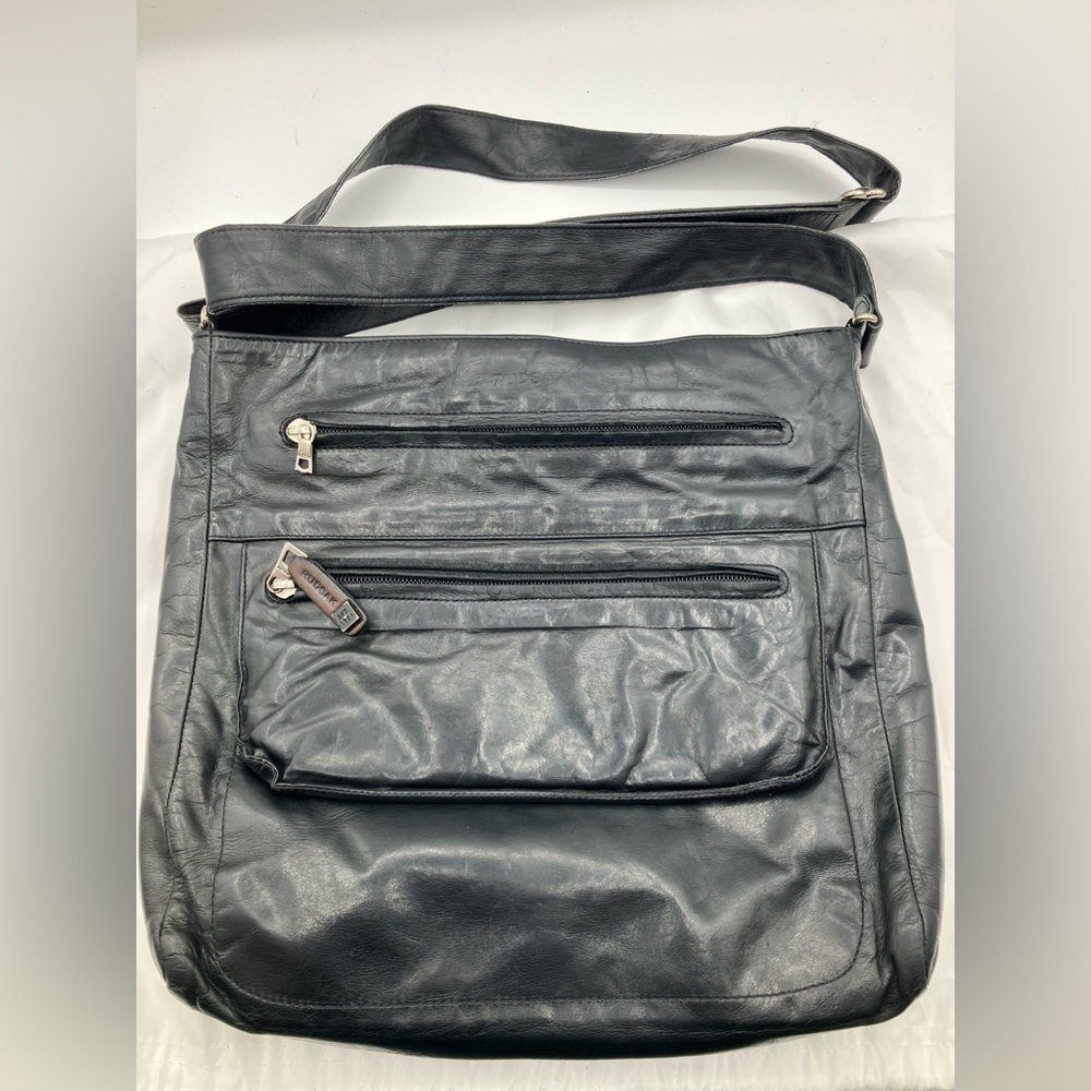 RUDSAK BLACK LEATHER Messenger Bag with Adjustable Strap